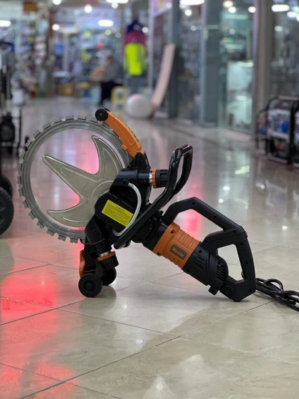 دیوار بر برند زوبر